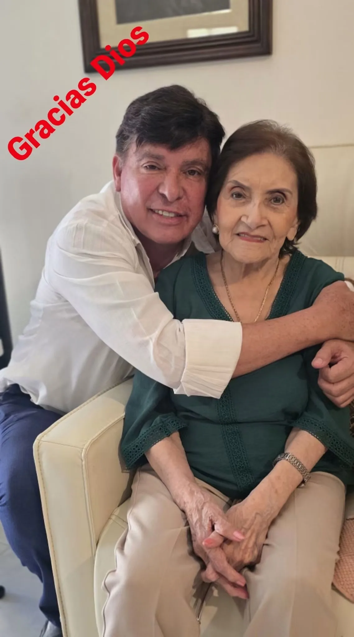 Familiar acompañando a residente